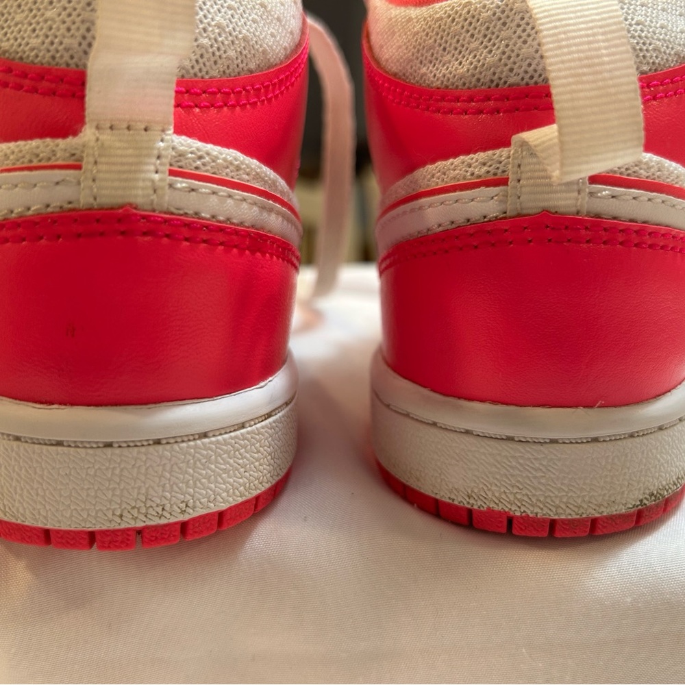 Air Jordan 1 Mid Hyper Pink-White shoes - Picture 7 of 8